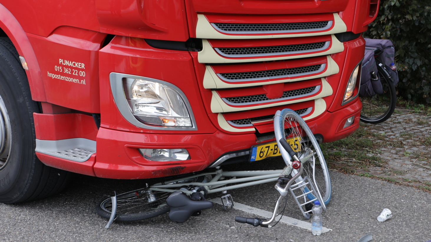 Tweede ongeluk in Delfgauw in enkele uren: vrachtwagen botst met fietser