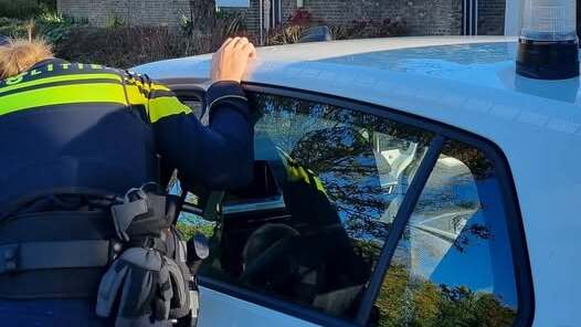 Politie Rijswijk verrast peuters met bezoek tijdens ‘beroepenmaand’
