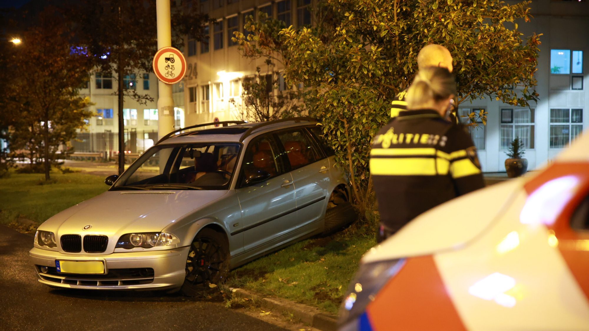 Bestuurder slaat op de vlucht na nachtelijke crash in Rijswijk