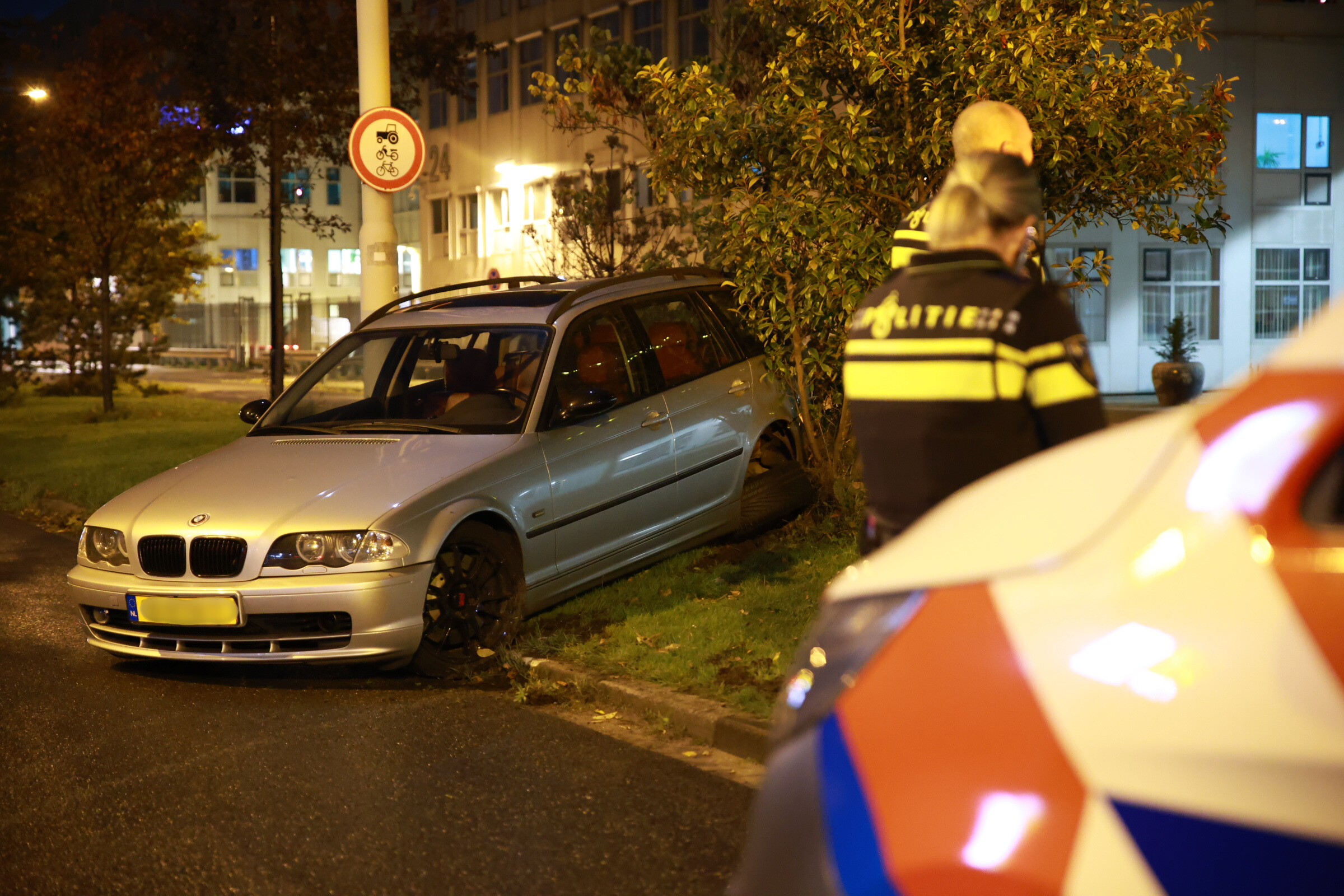 Bestuurder slaat op de vlucht na nachtelijke crash