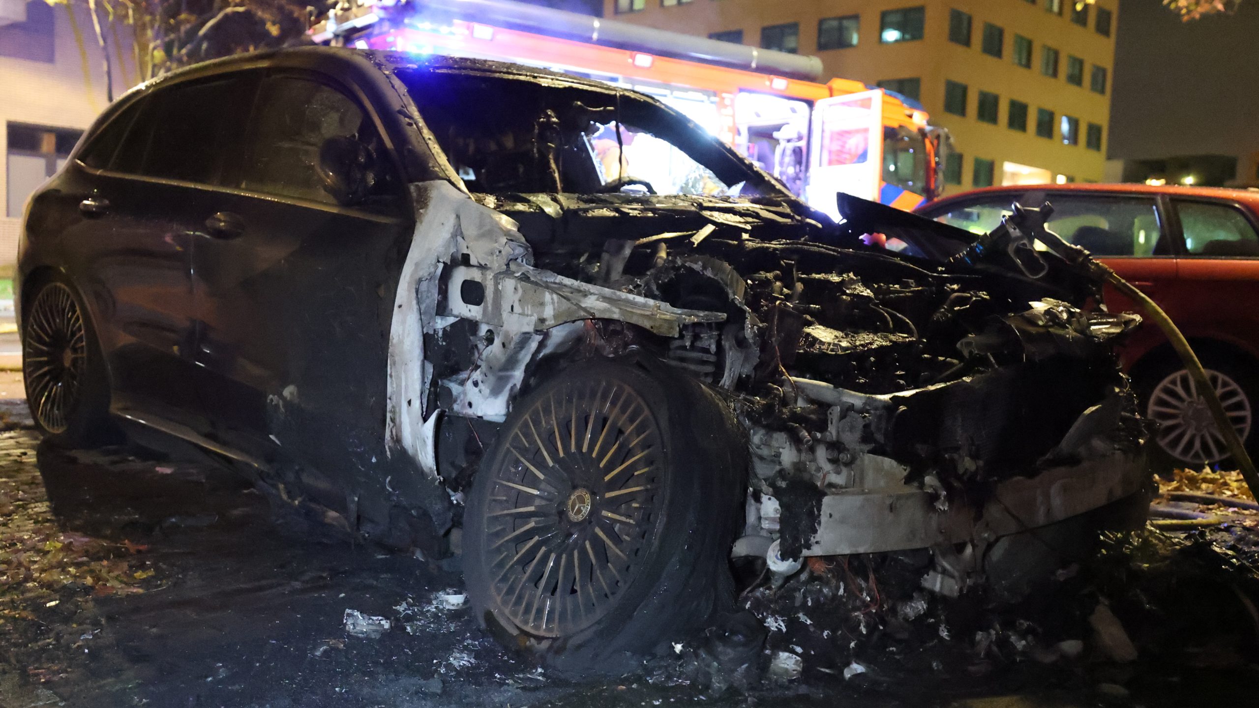 Opnieuw autobrand op Visseringlaan in Rijswijk, voertuig volledig uitgebrand