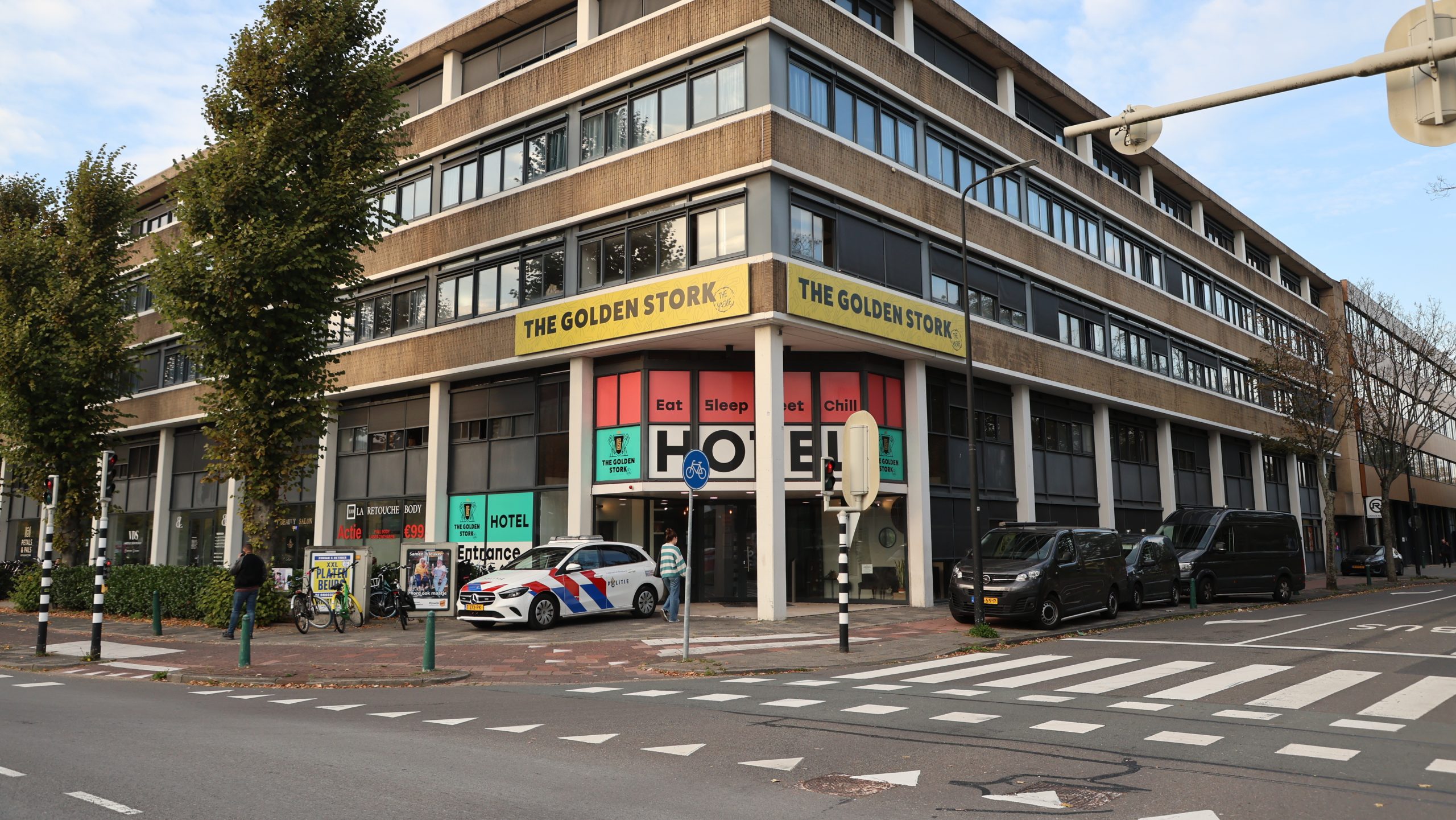 Grote politieactie na vondst lichaam in hotelkamer Volmerlaan Rijswijk