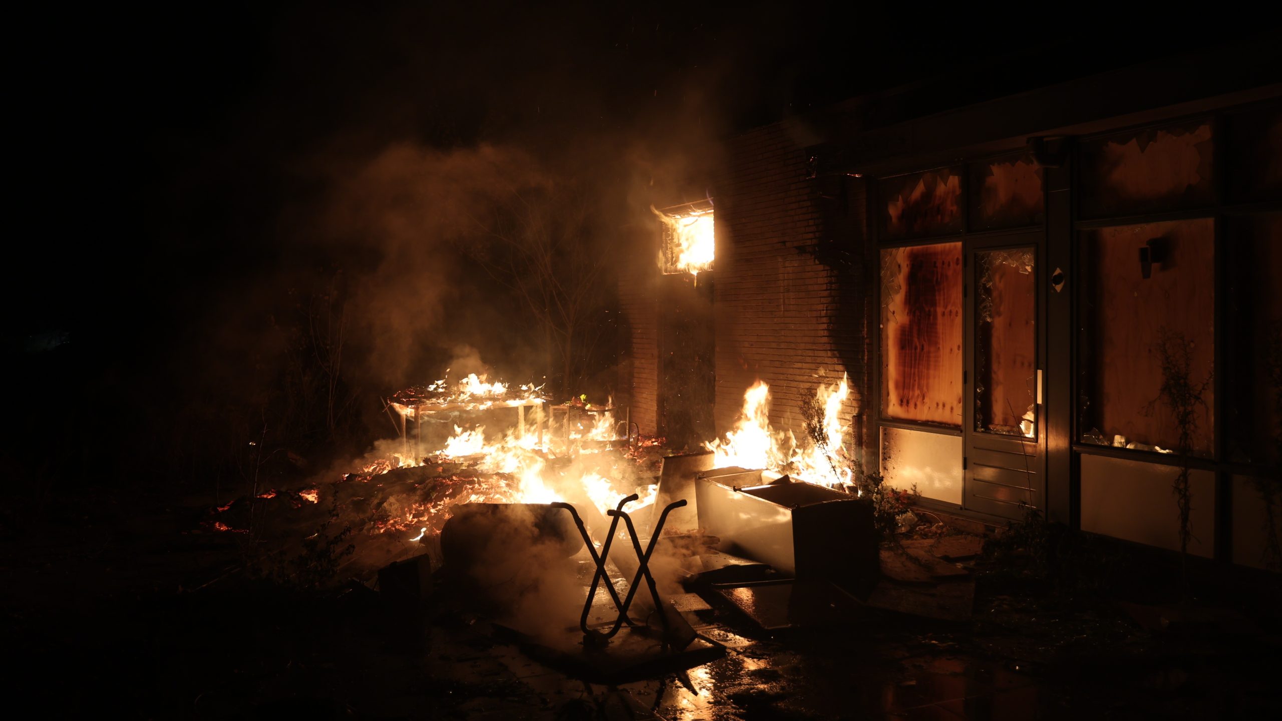 Gebouwbrand in voormalig minigolfpand in Leidschendam Gebouwbrand in voormalig minigolfpand in Leidschendam