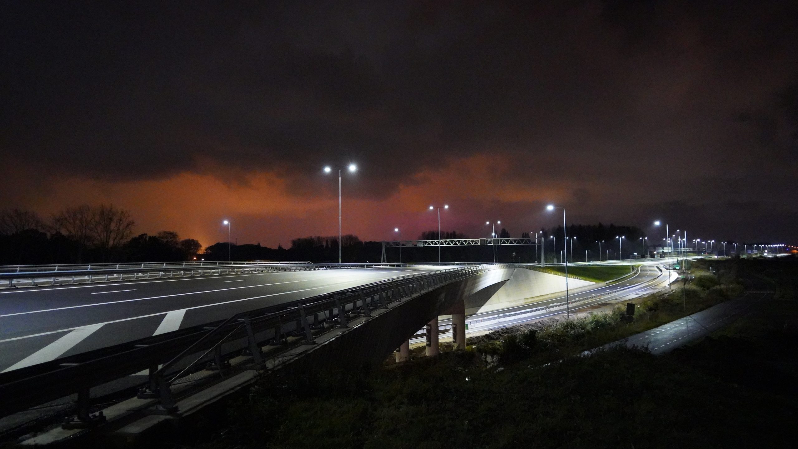 A16 Rotterdam nu volledig open, nieuwe snelweg verbindt Delft en Den Haag met Rotterdam A16 Rotterdam nu volledig open, nieuwe snelweg verbindt Delft en Den Haag met Rotterdam