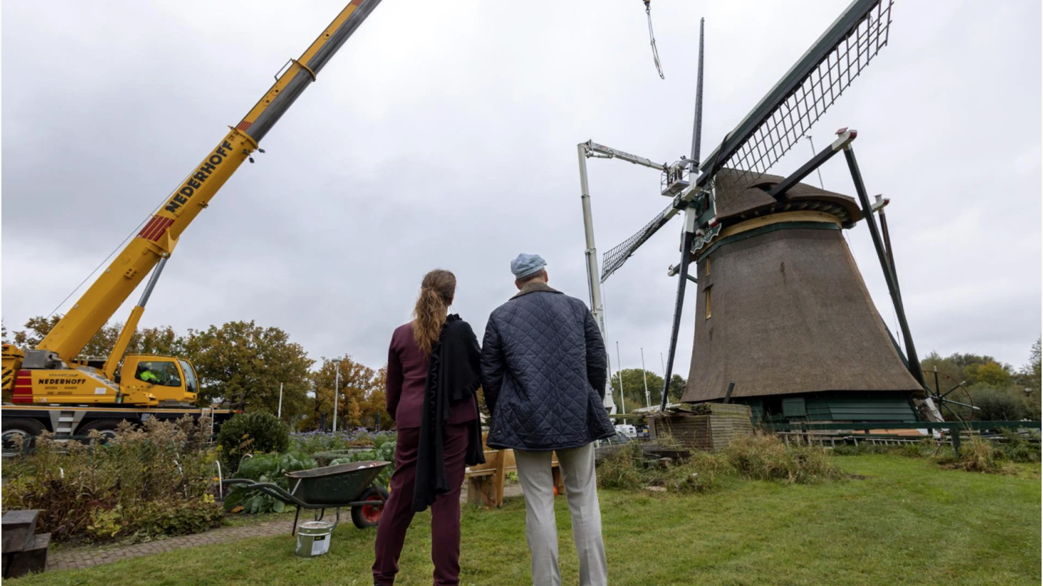 Nieuwe roede geplaatst bij molen De Vlieger