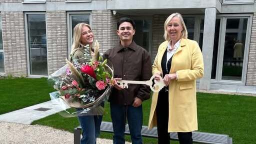 Eerste bewoners van The Flow in Klein Plaspoelpolder krijgen sleutel