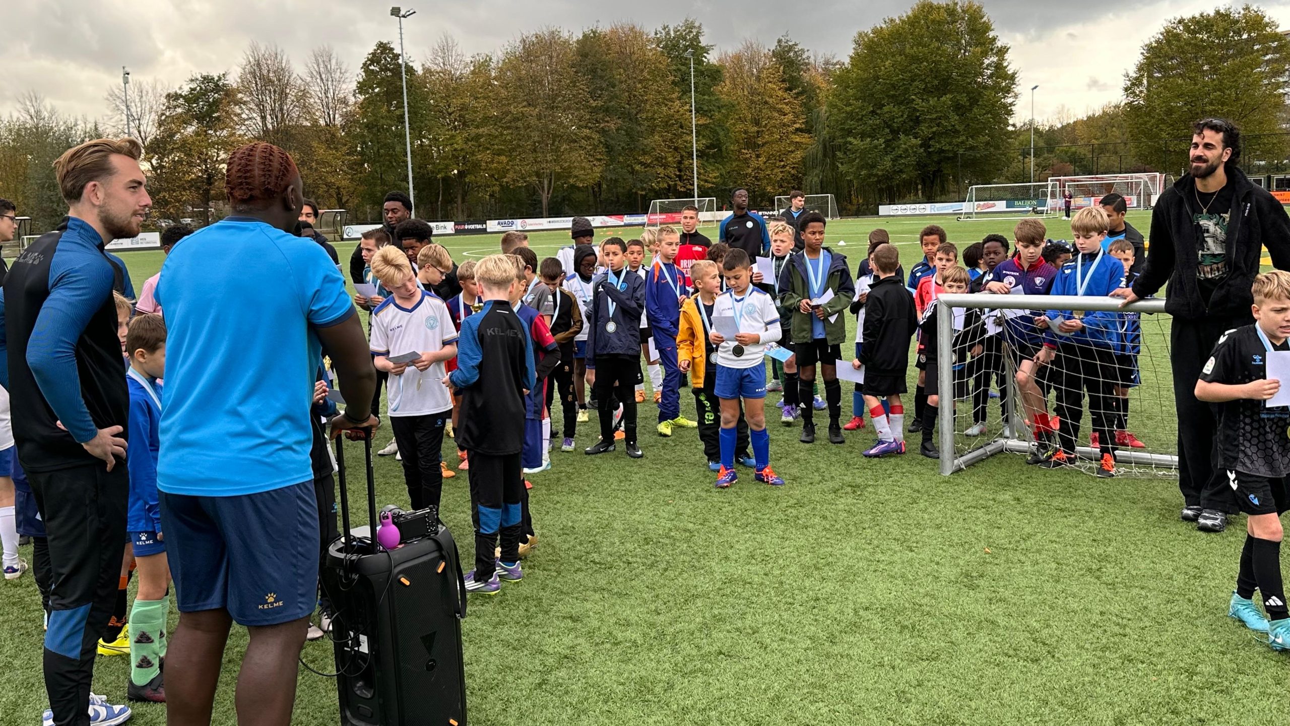 [VIDEO] Jonge voetballers dromen groot bij voetbalkamp in Rijswijk