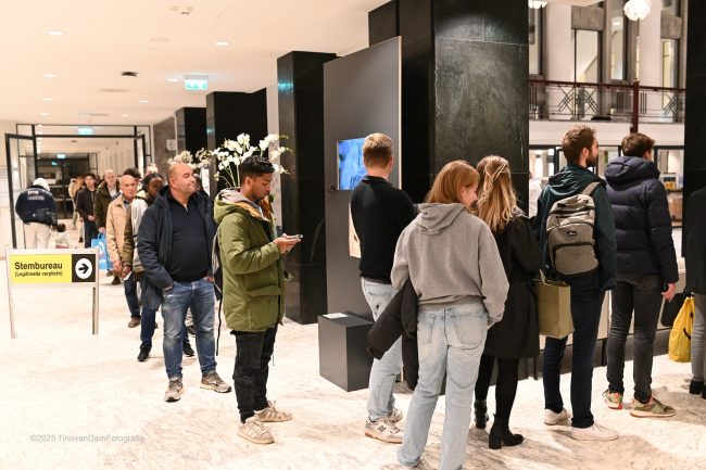 Lange wachtrijen voor stembureaus in Rijswijk