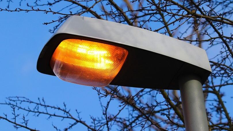 Gemeente roept inwoners op om storingen in straatverlichting te melden Gemeente roept inwoners op om storingen in straatverlichting te melden