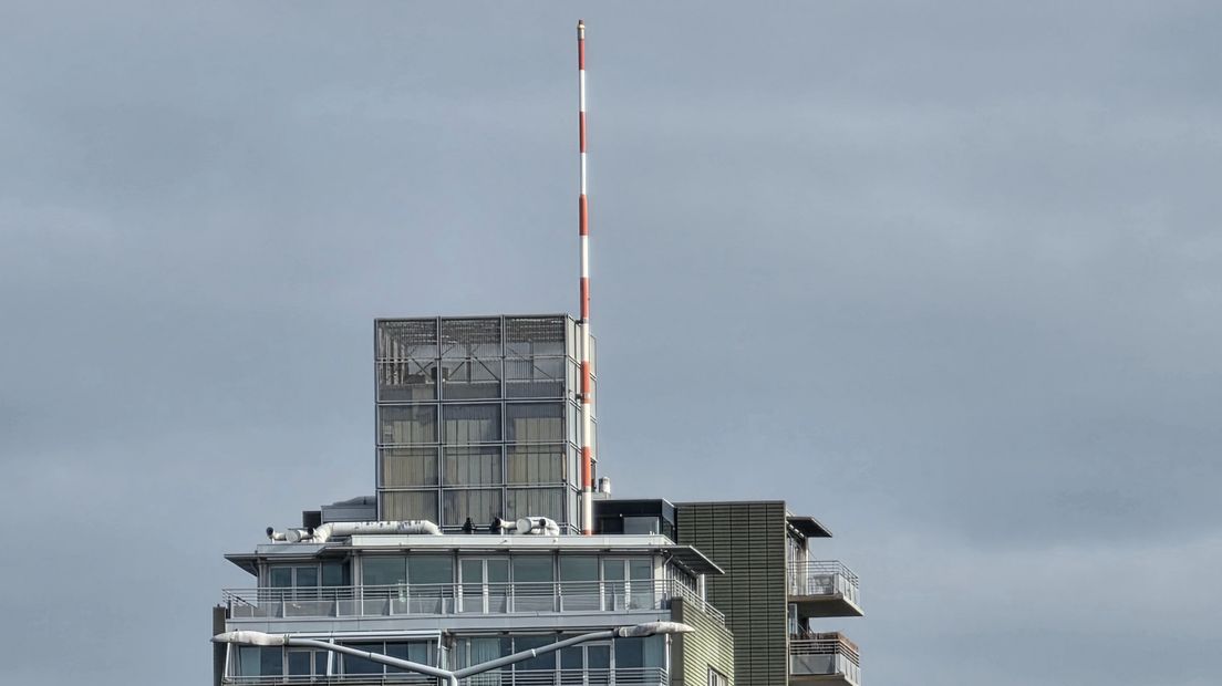 Het geheim van de mast op Banninghaege, een rood lampje als grap van de architecten Het geheim van de mast op Banninghaege, een rood lampje als grap van de architecten