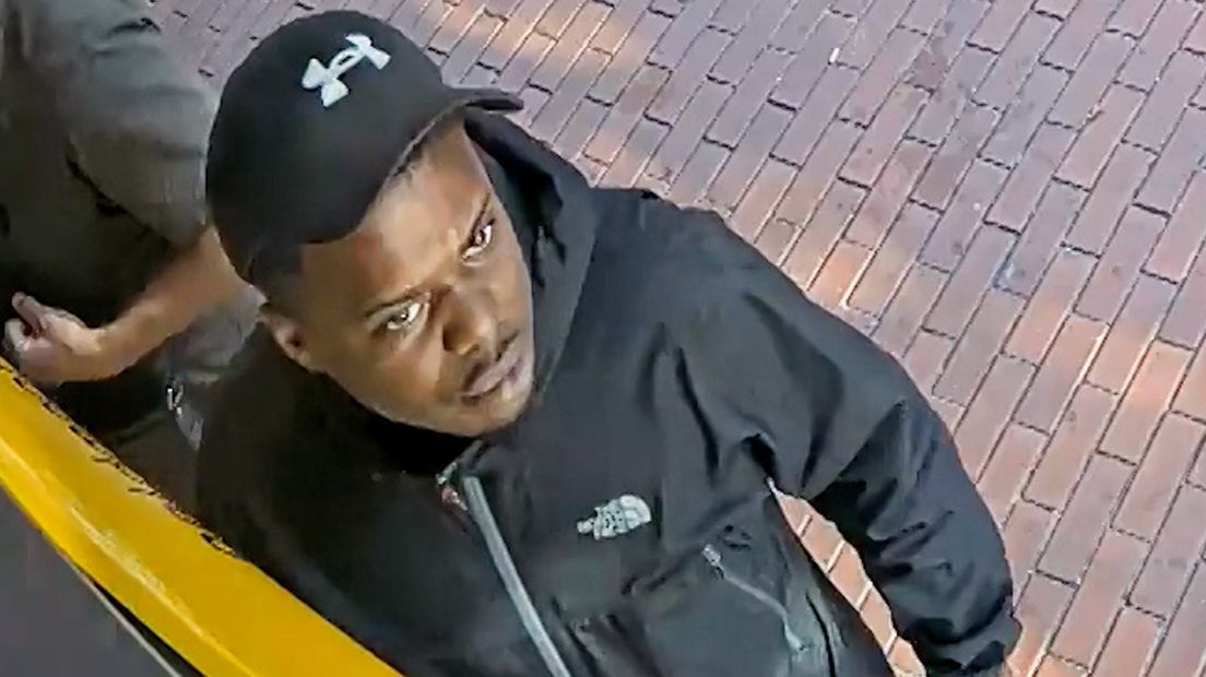 Vrouw uit Leidschendam opgelicht door ‘bankmedewerker’ Vrouw uit Leidschendam opgelicht door ‘bankmedewerker’