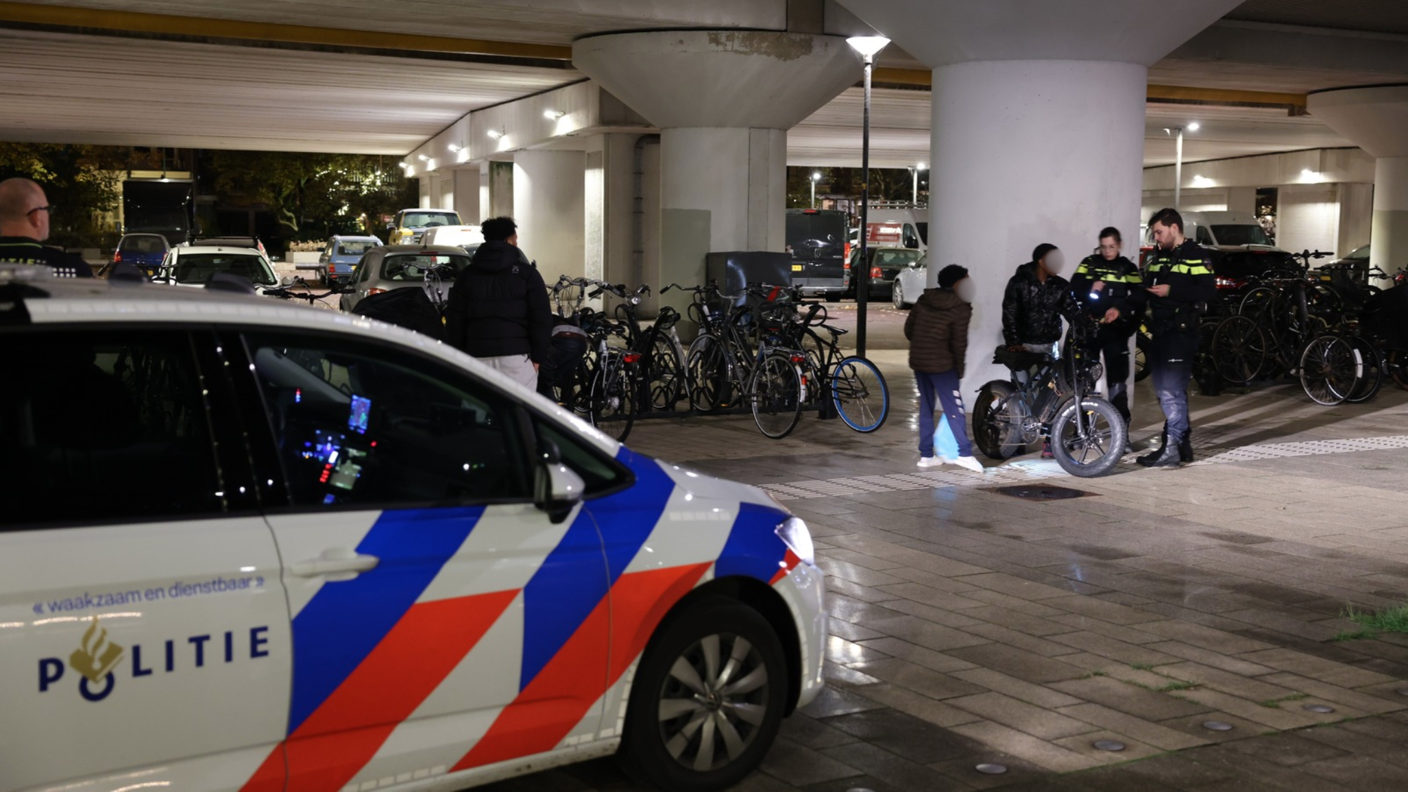 Grote politie-inzet bij Station Voorburg na melding fatbike-diefstal Grote politie-inzet bij Station Voorburg na melding fatbike-diefstal
