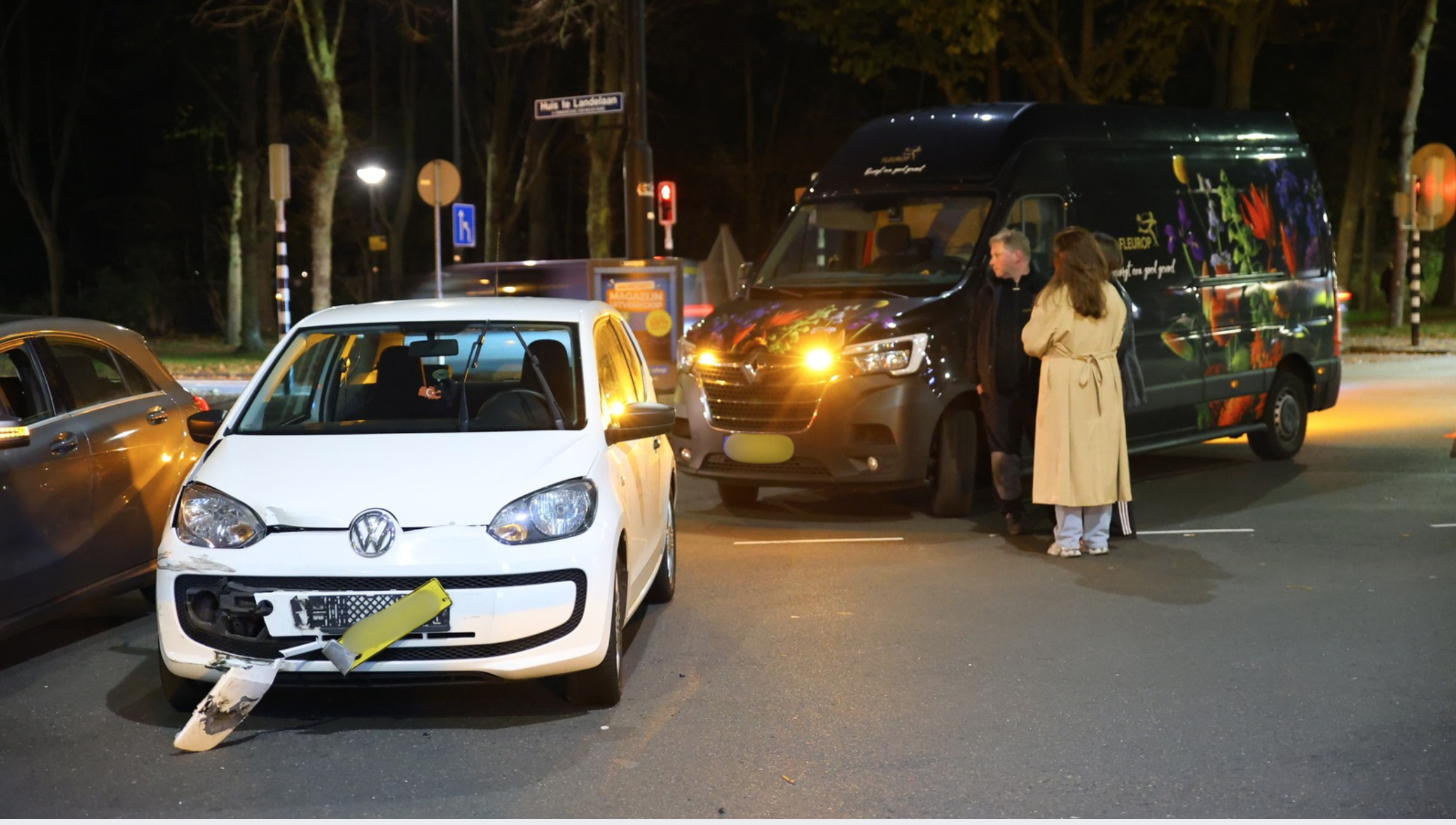 Schade na botsing op kruispunt Generaal Spoorlaan in Rijswijk Schade na botsing op kruispunt Generaal Spoorlaan in Rijswijk