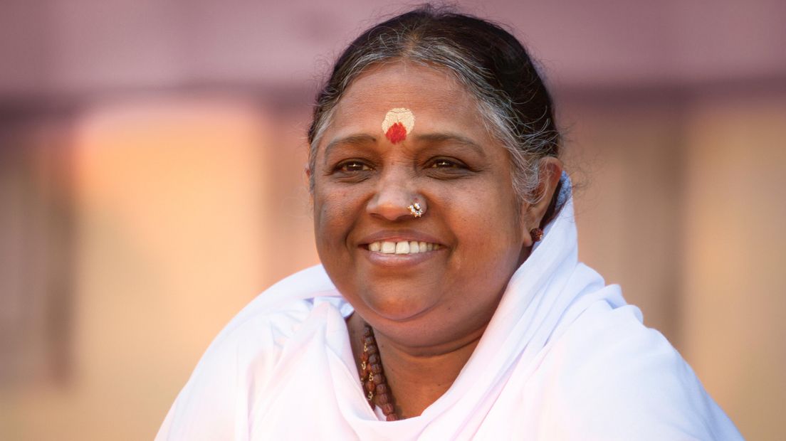 Spiritueel leider Ama trekt volle zalen in Rijswijk