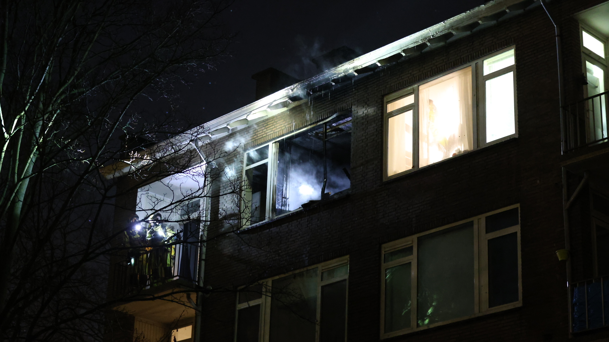 Veel schade na uitslaande brand in portiekwoning aan de Mr. D. Fockstraat in Rijswijk Veel schade na uitslaande brand in portiekwoning aan de Mr. D. Fockstraat in Rijswijk