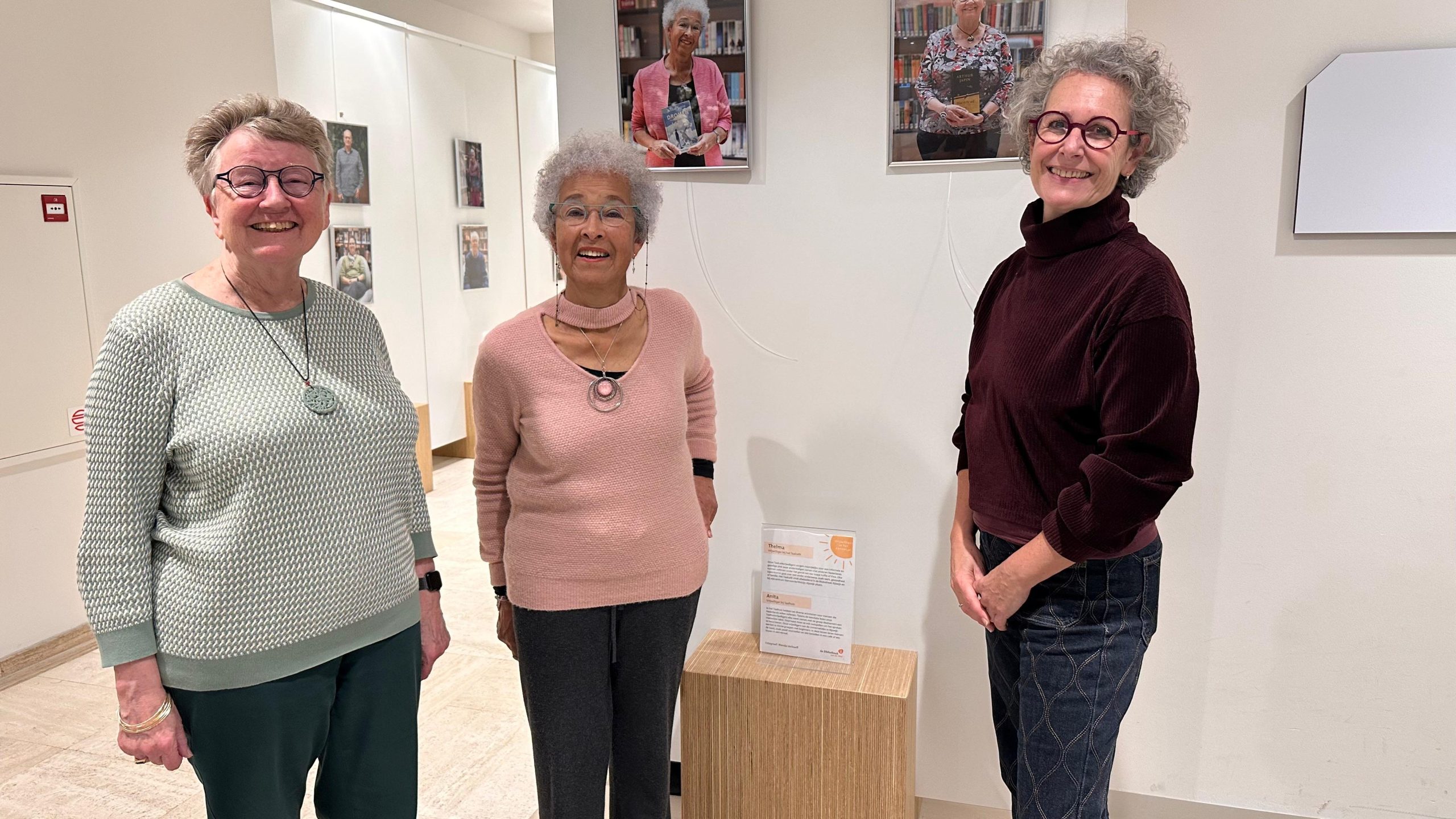 [VIDEO] Bibliotheek zet vrijwilligers in de spotlight met portrettententoonstelling