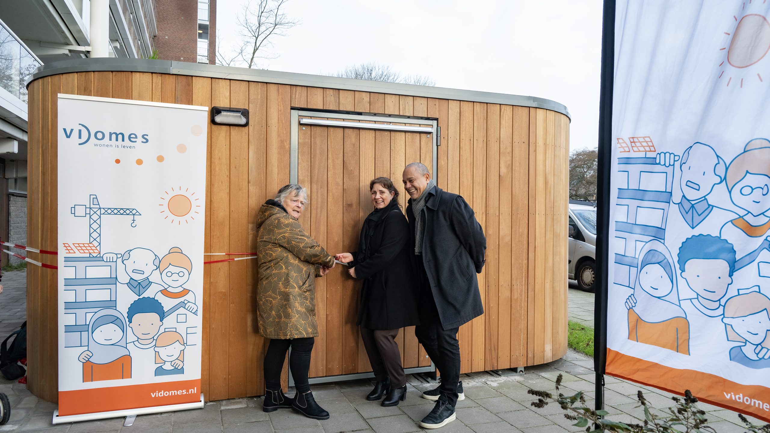 Nieuwe scootmobielstalling geopend bij Dillenburgsingel Nieuwe scootmobielstalling geopend bij Dillenburgsingel