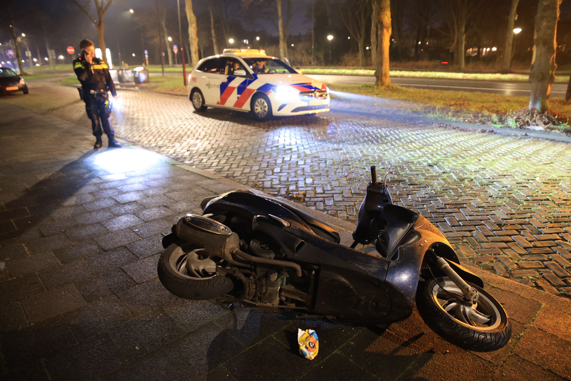 Bewoner mishandeld tijdens inbraak woning aan Minister Lelylaan; verdachten ontkomen na achtervolging