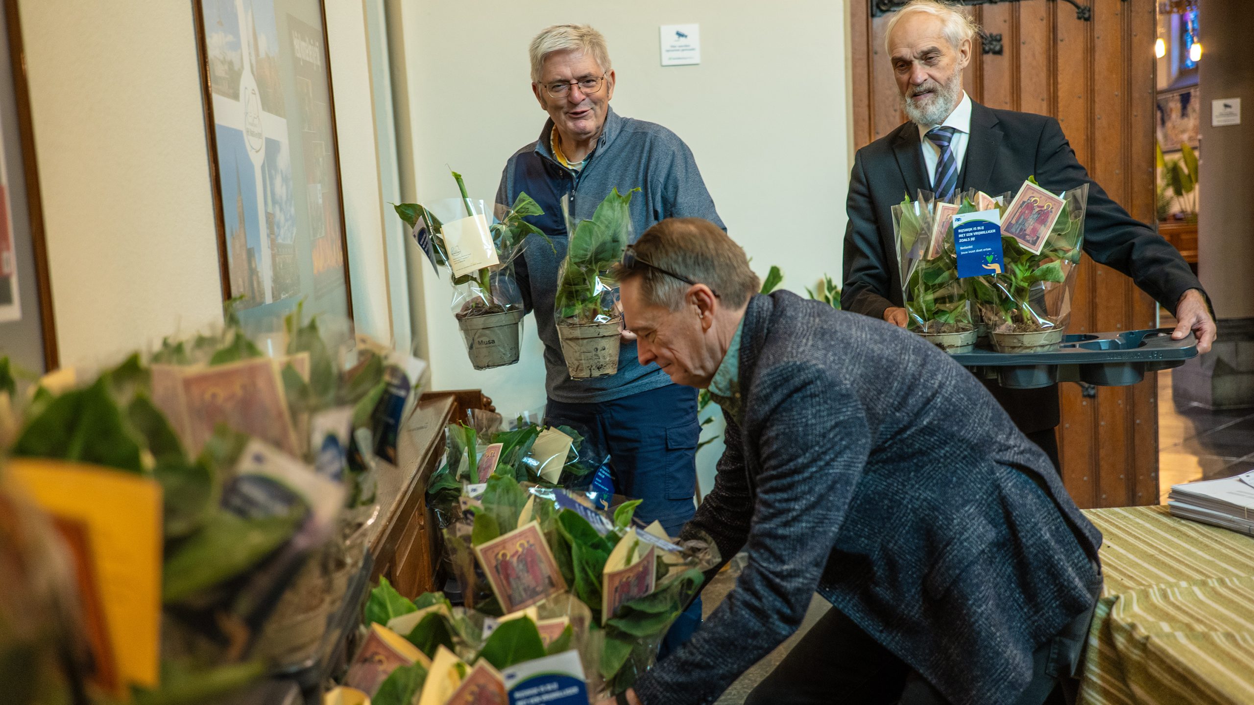 Gemeente Rijswijk zet vrijwilligers in het zonnetje met duizenden planten Gemeente Rijswijk zet vrijwilligers in het zonnetje met duizenden planten