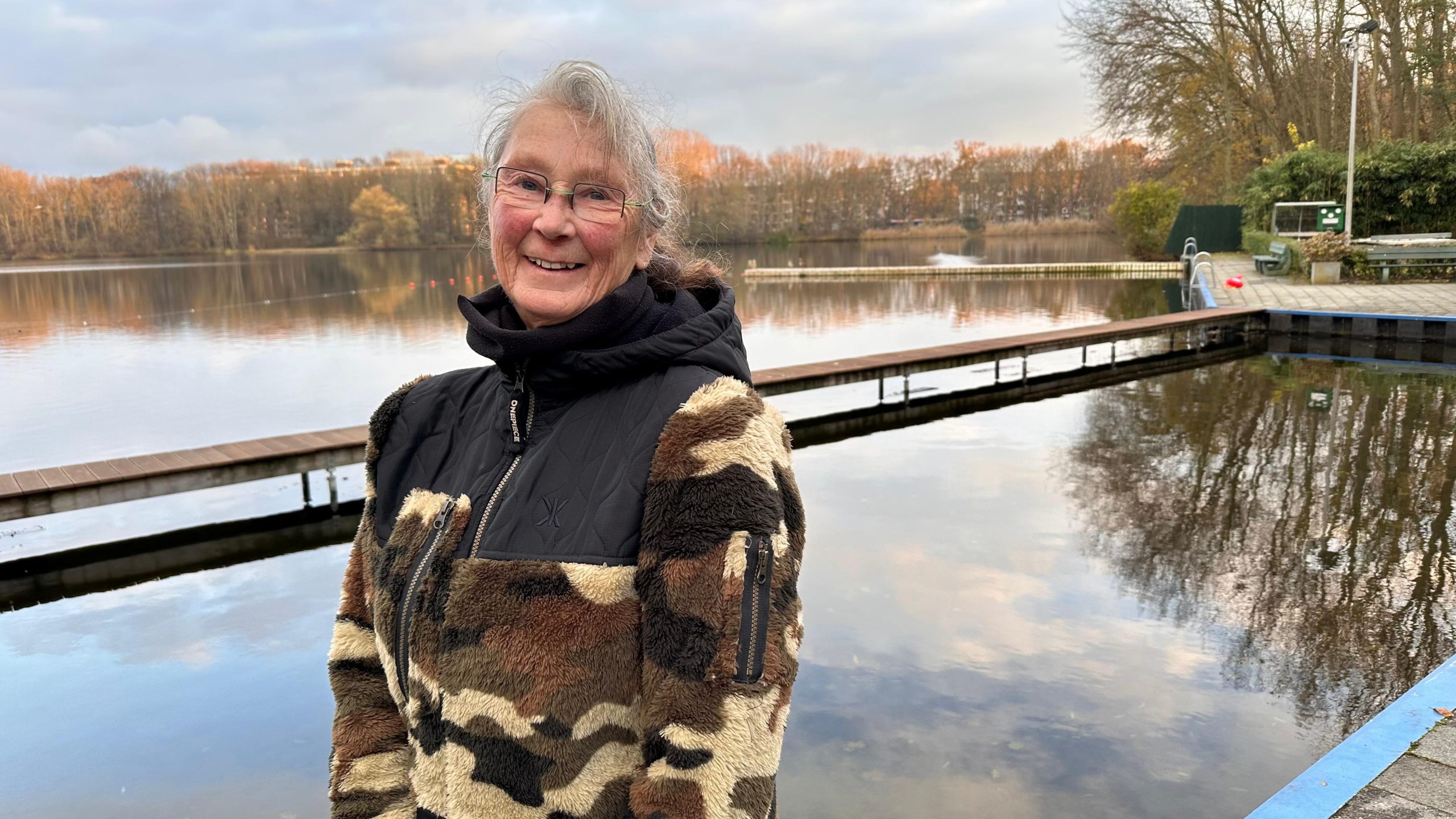 [VIDEO] IJszwemmers trotseren 7,7 graden bij De Put in Rijswijk