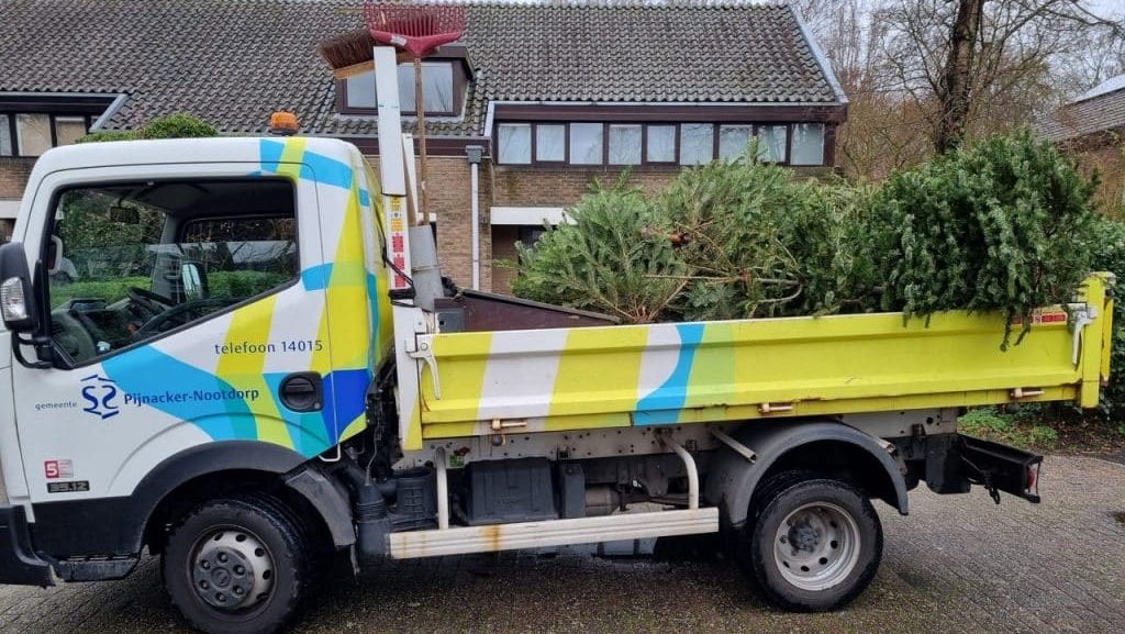 Inleveren van kerstbomen na de feestdagen in Pijnacker-Nootdorp