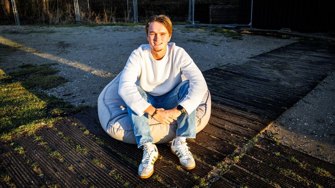 Twintigjarige Jelte opent eigen beachbar bij Vlietland