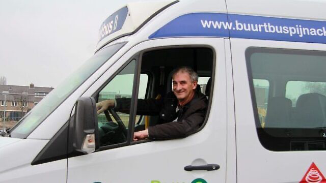 Buurtbus Pijnacker-Nootdorp voorlopig van de weg door sneeuwval Buurtbus Pijnacker-Nootdorp voorlopig van de weg door sneeuwval