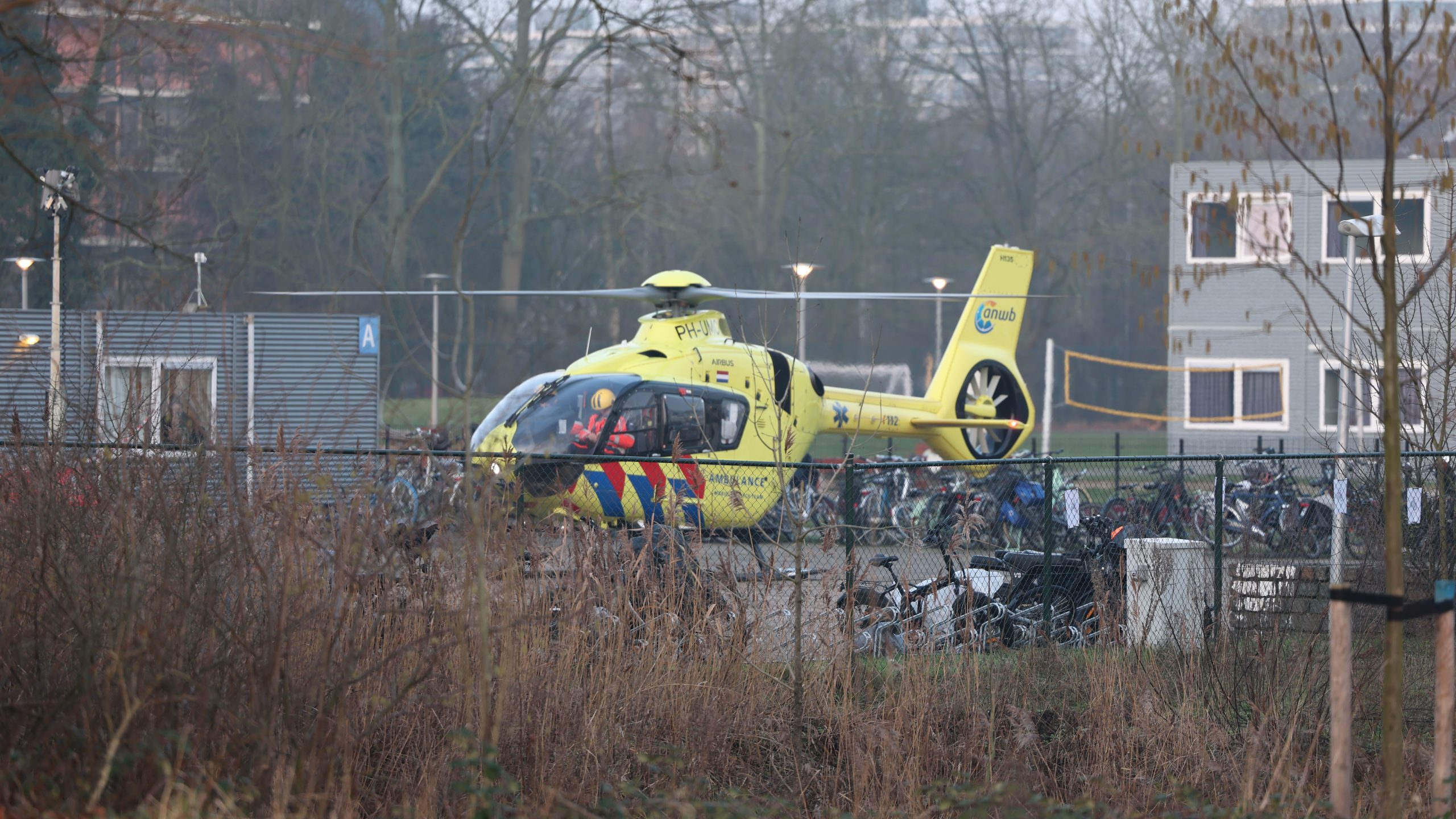 Traumahelikopter ingezet bij fietsongeluk op Lange Kleiweg