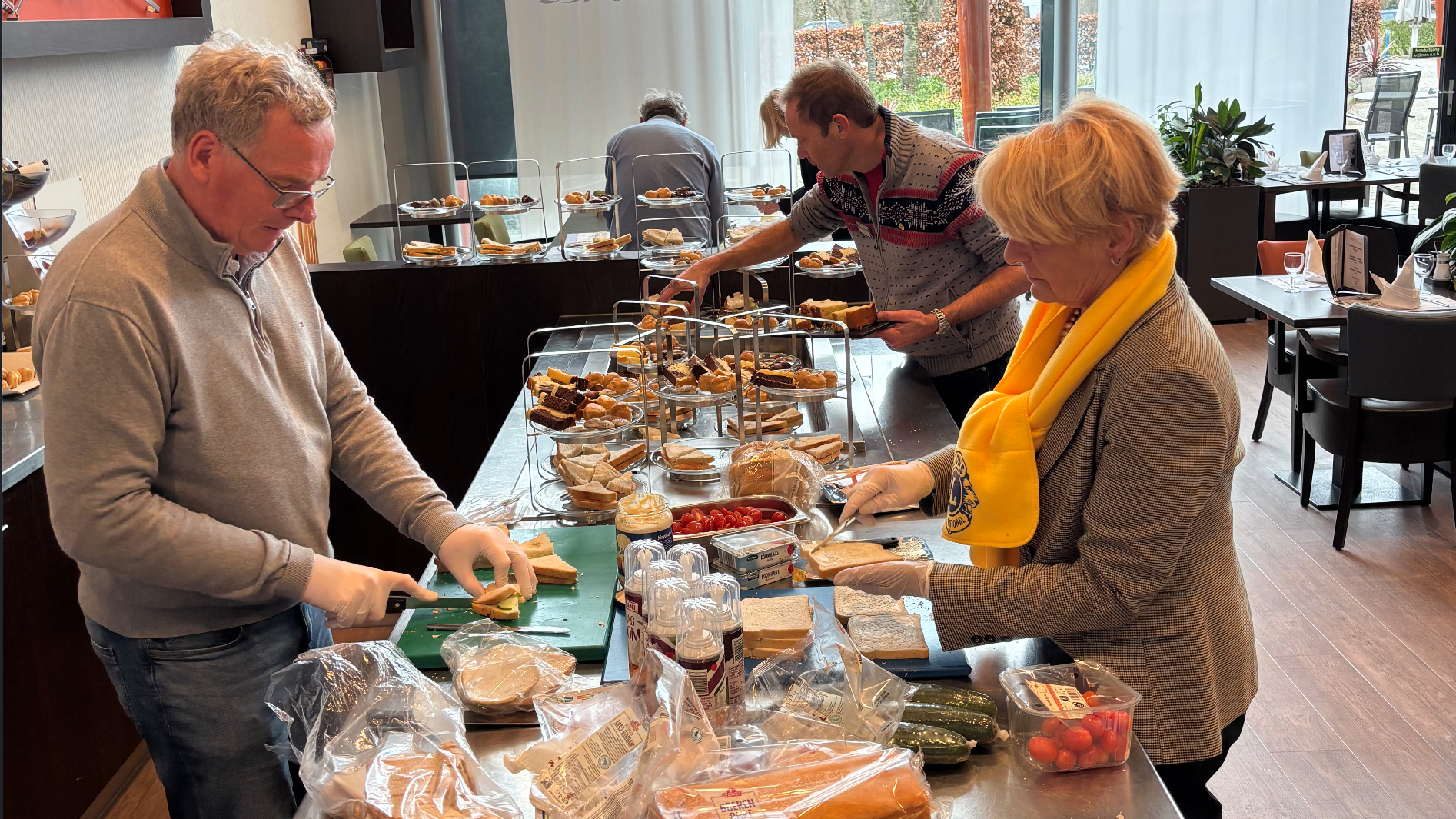 Lionsclubs verzorgen High Tea voor bewoners Florence Steenvoorde