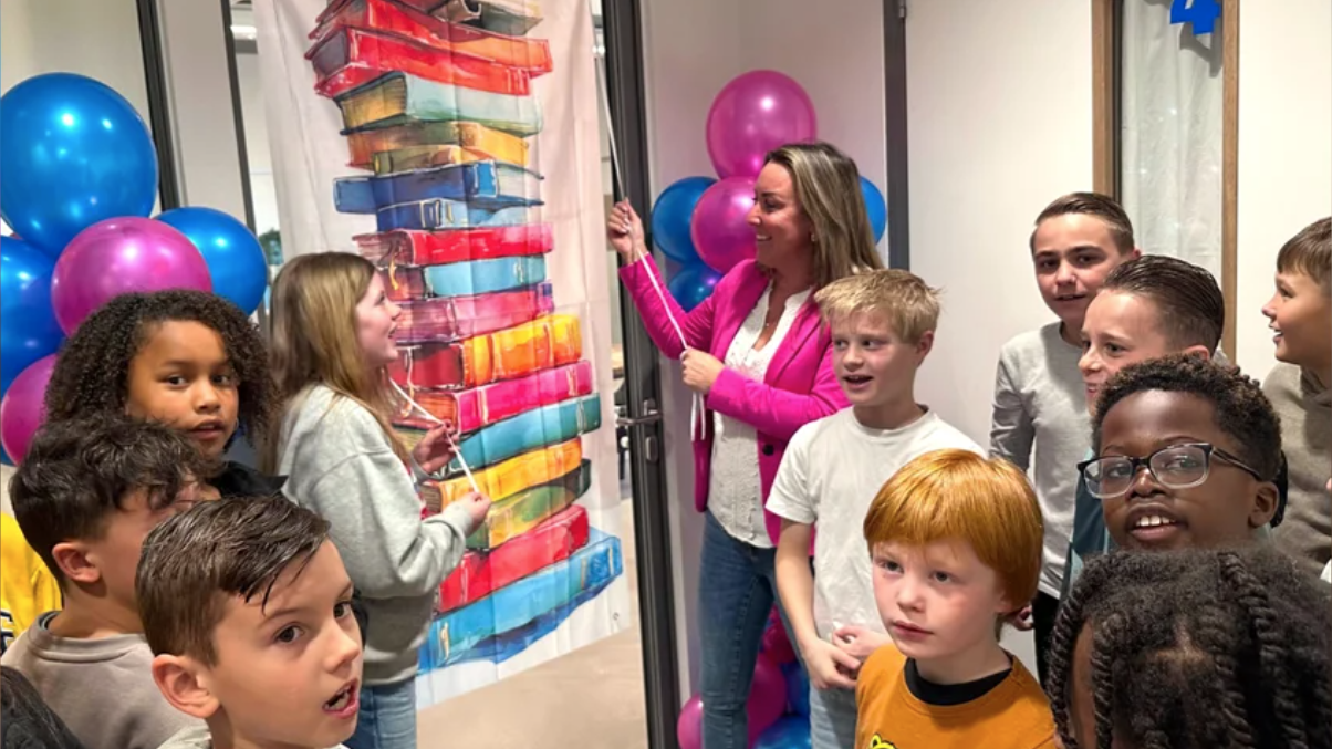 Nieuwe bibliotheek ‘Het Kompas’ feestelijk geopend op Godfried Bomansschool Nieuwe bibliotheek ‘Het Kompas’ feestelijk geopend op Godfried Bomansschool