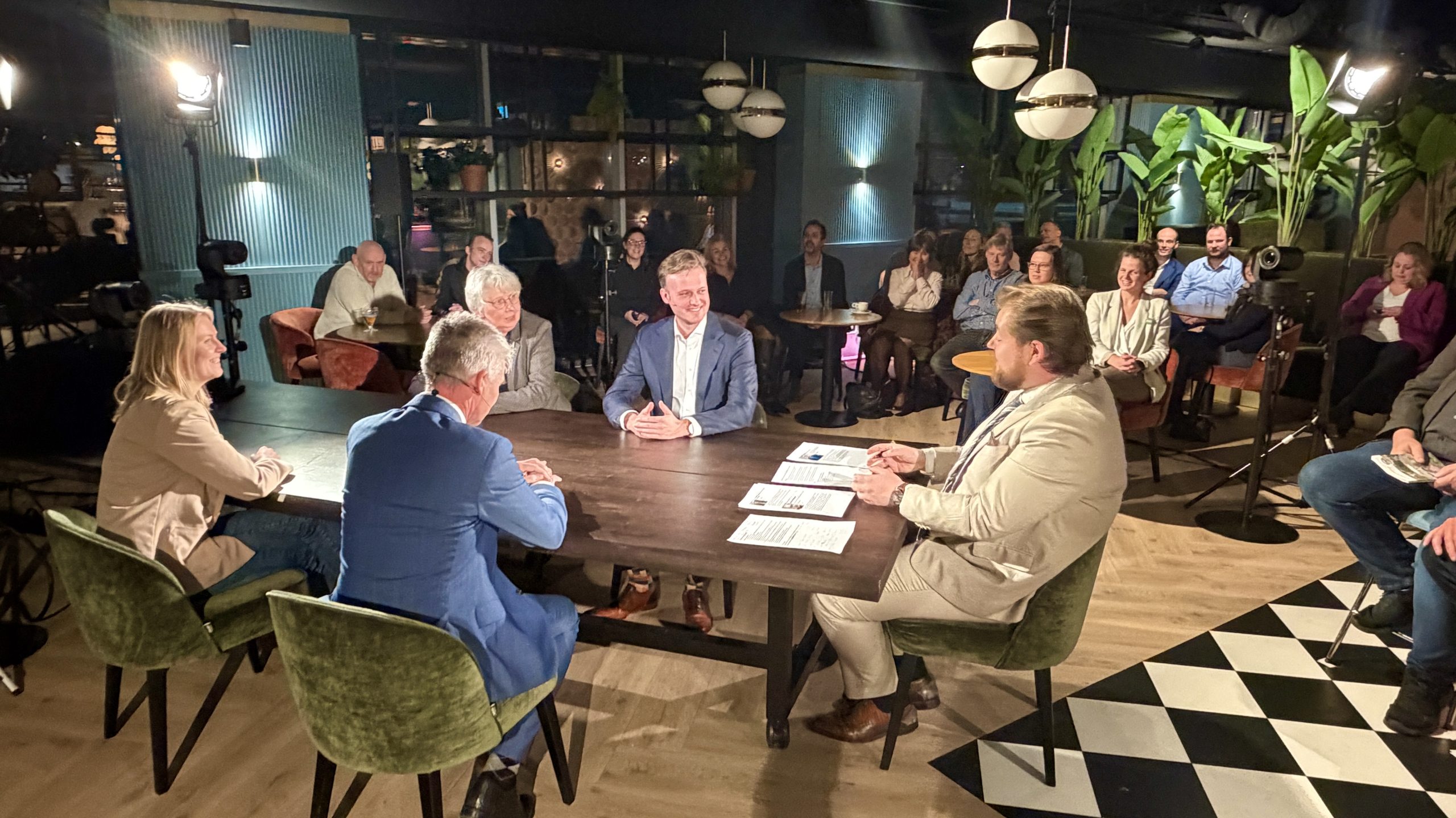 Woondebat bij Feel Good Radio: betaalbaar wonen centraal in verkiezingstijd