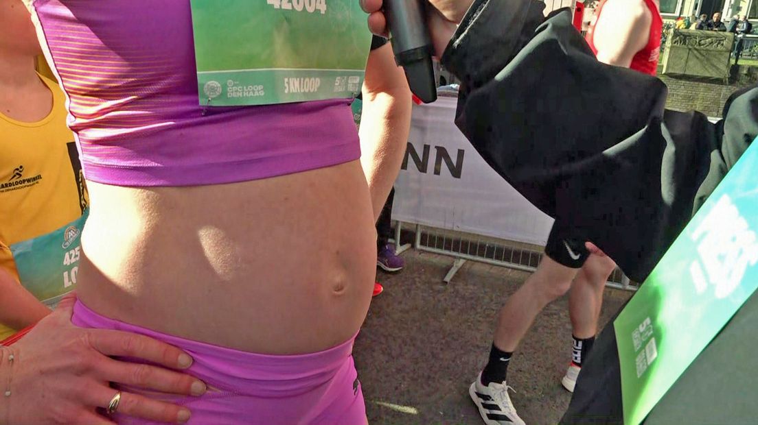 Rijswijkse Anne loopt ondanks zwangerschap vijf kilometer tijdens CPC Loop