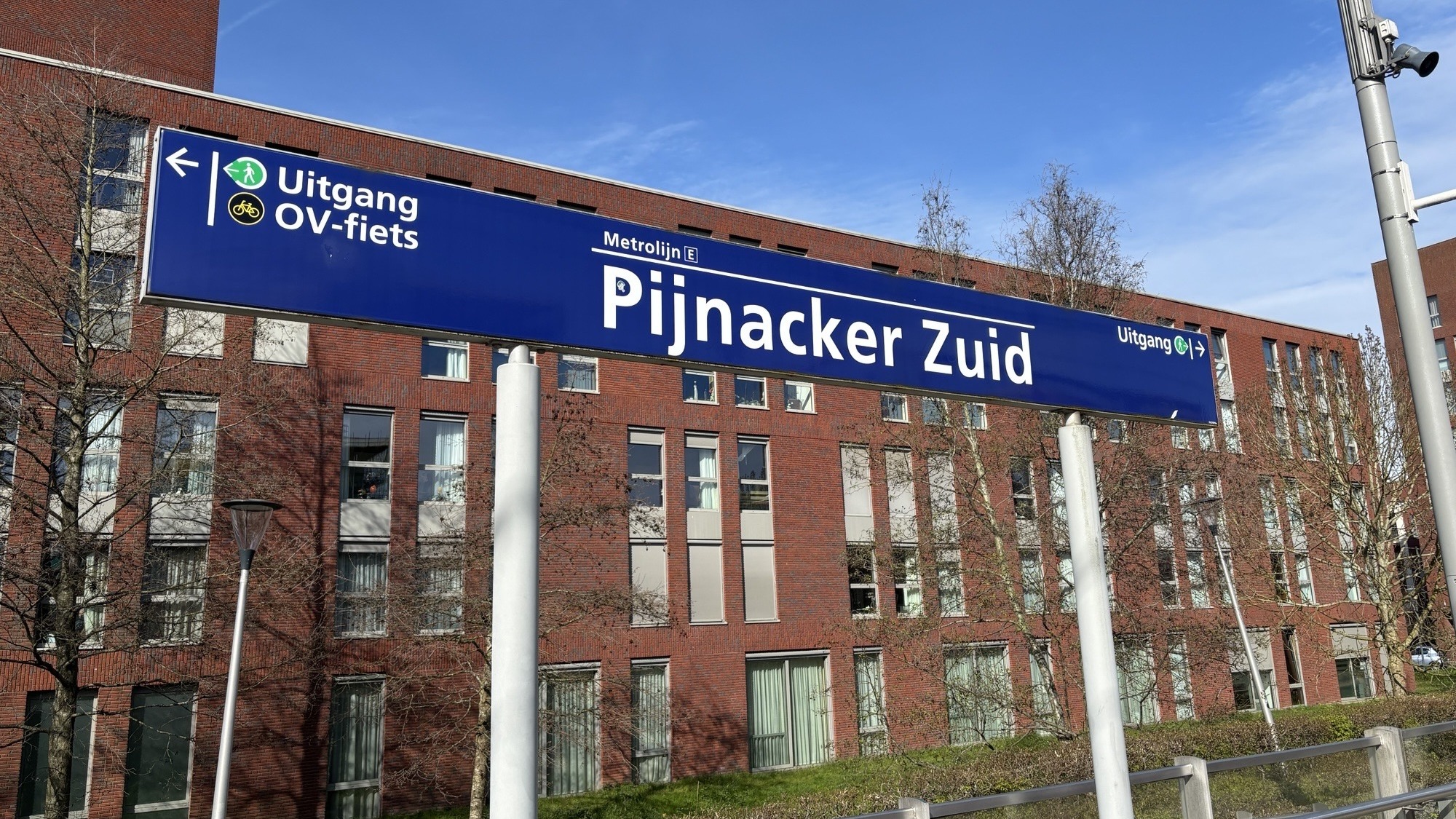 Nachtwerk bij metrostation Pijnacker-Zuid