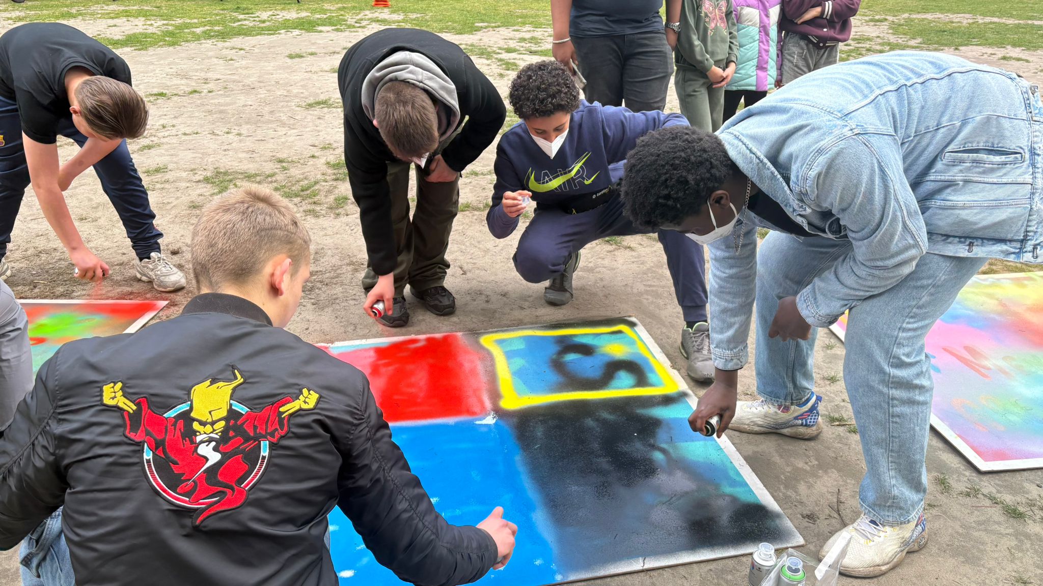 [VIDEO] Barbecue en graffiti-workshop bij Don Bosco
