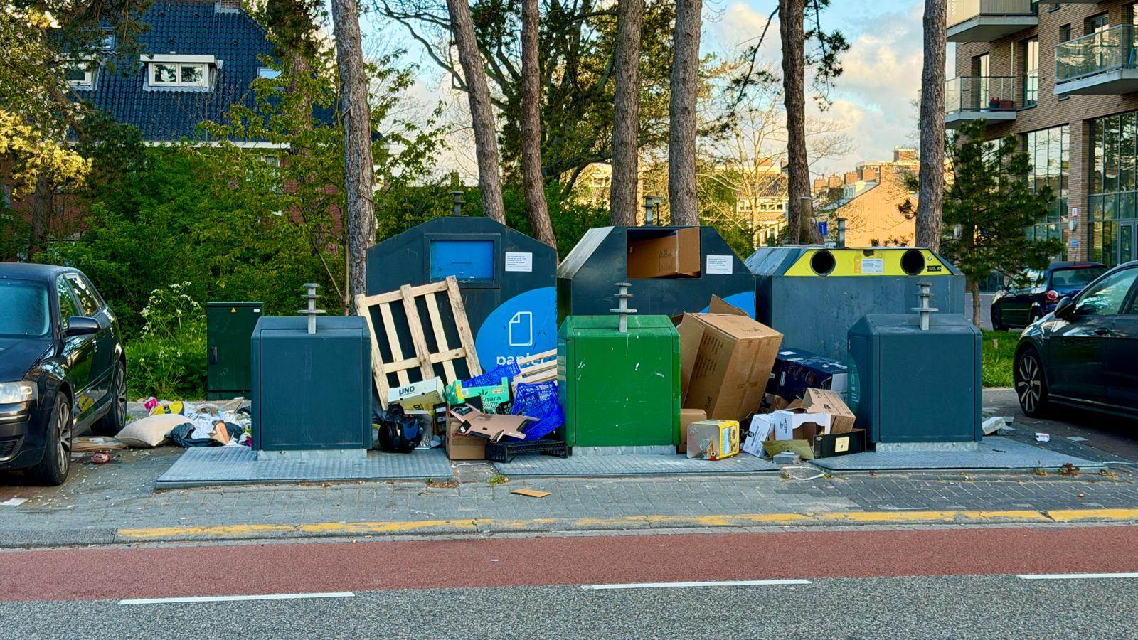 Bewoners klagen steen en been over illegaal dumpen afval Treubstraat