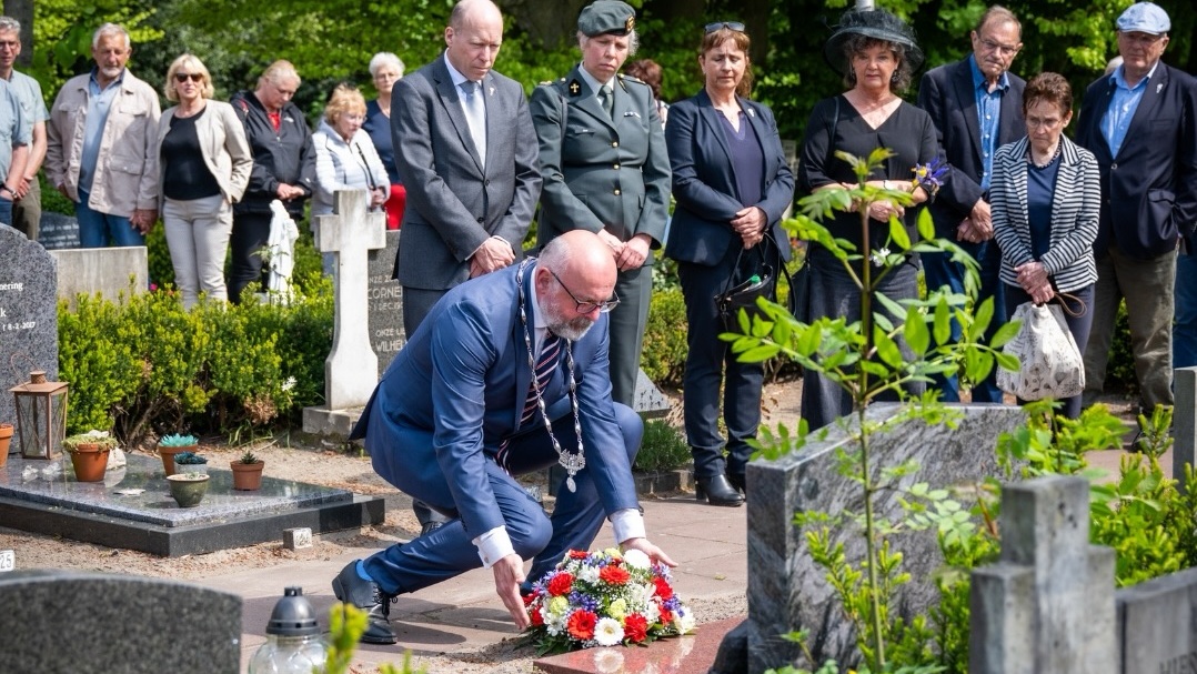 Inwoners Leidschendam komen samen voor herdenking