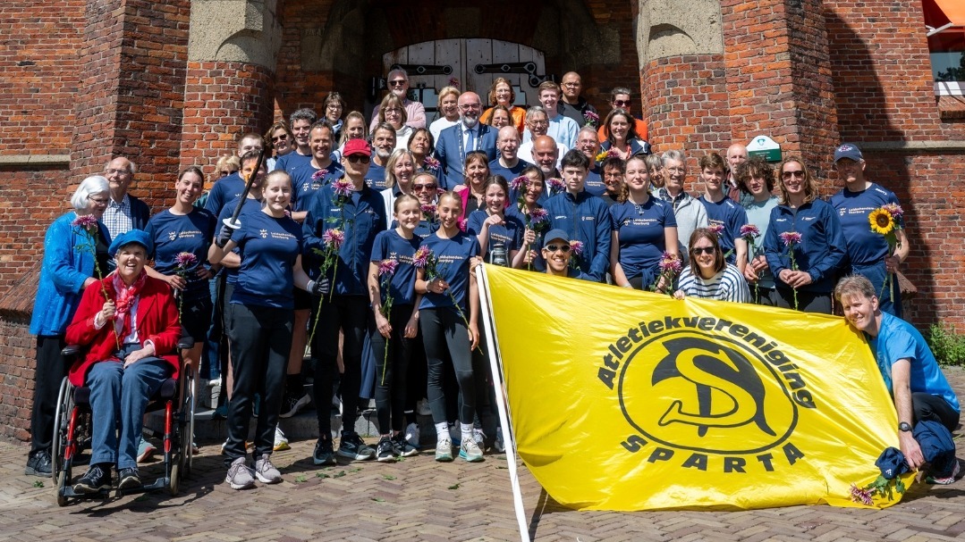 Hardlopers brengen bevrijdingsvuur naar Leidschendam-Voorburg