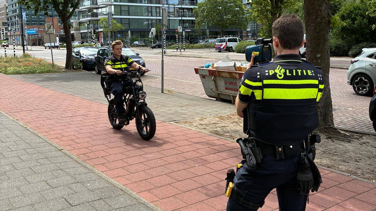 Grote controle op opgevoerde fatbikes met boetes en inbeslagnames Grote controle op opgevoerde fatbikes met boetes en inbeslagnames
