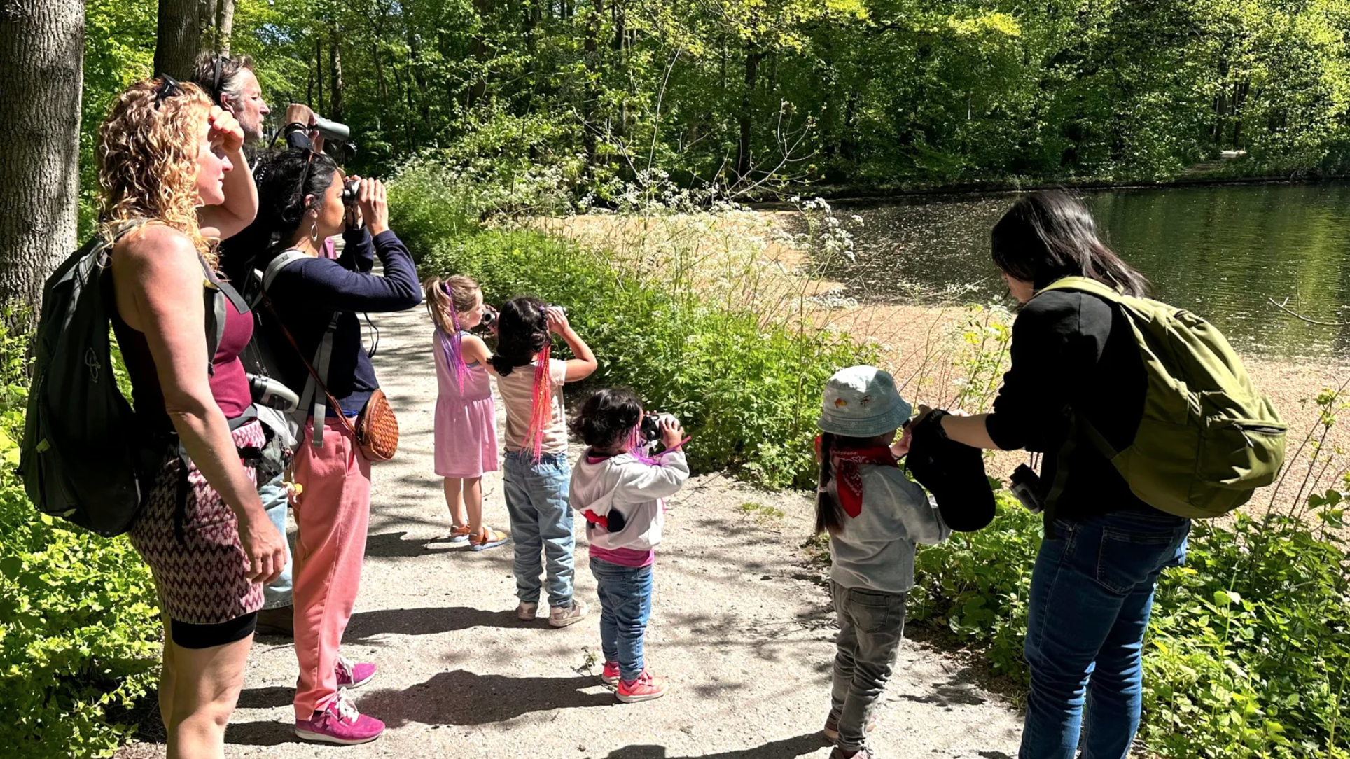 Kinderen ontdekken natuur tijdens Natuurproeverij in Rijswijkse Bos