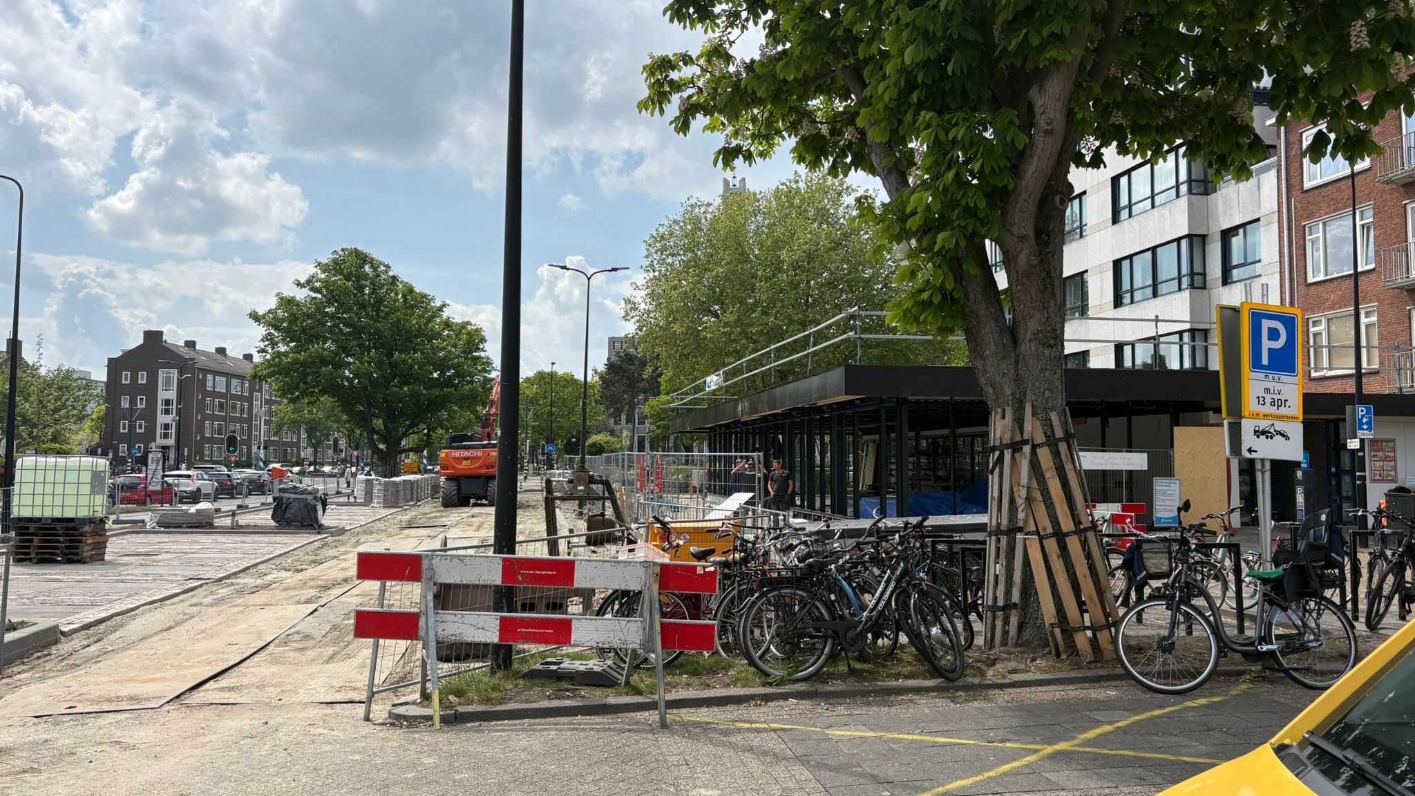 Opknapbeurt voor parkeerterrein en Hoogvliet aan Hendrik Ravesteijnplein