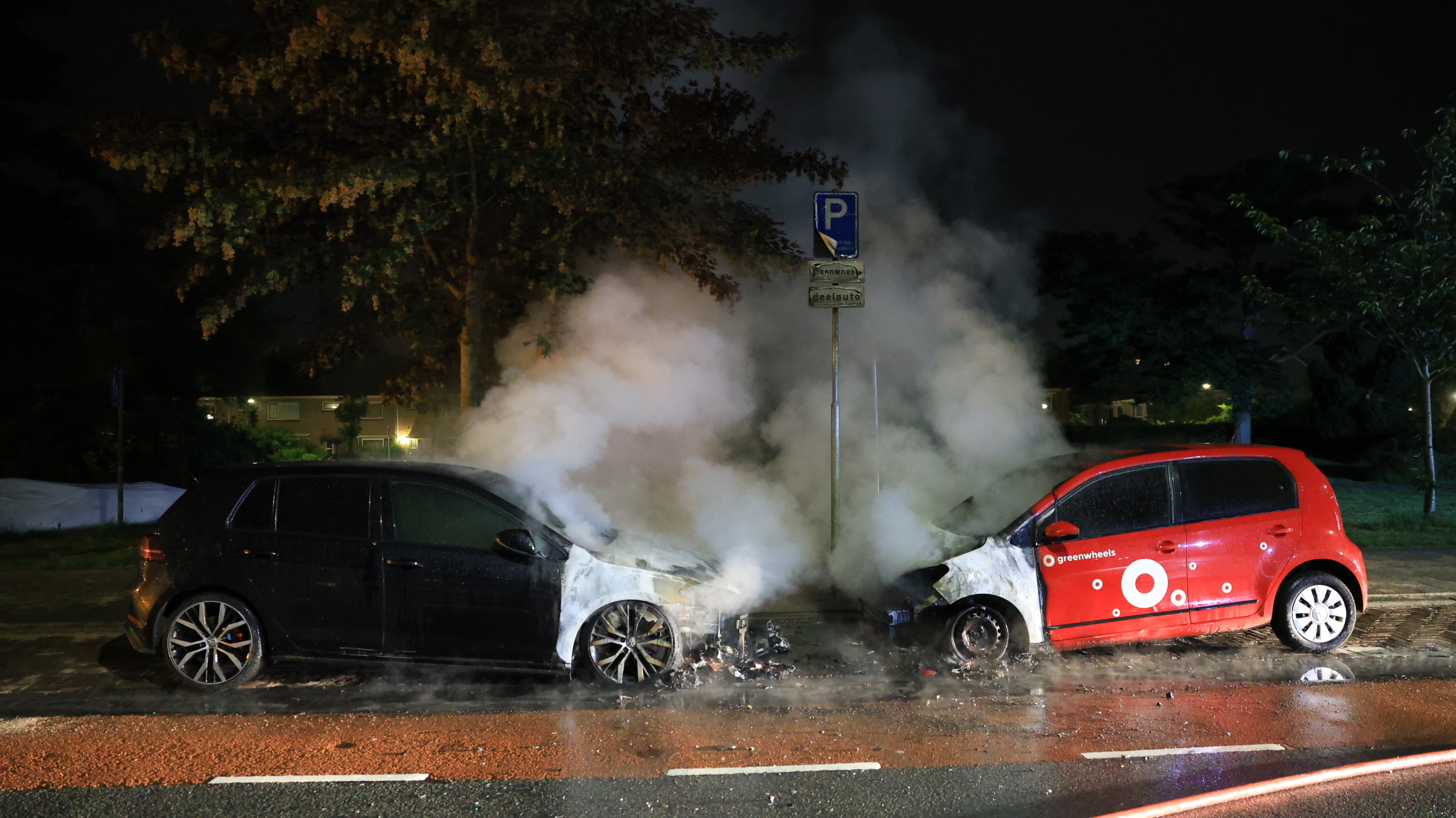 Meerdere auto’s binnen paar uur in brand in Den Haag en Rijswijk Meerdere auto’s binnen paar uur in brand in Den Haag en Rijswijk