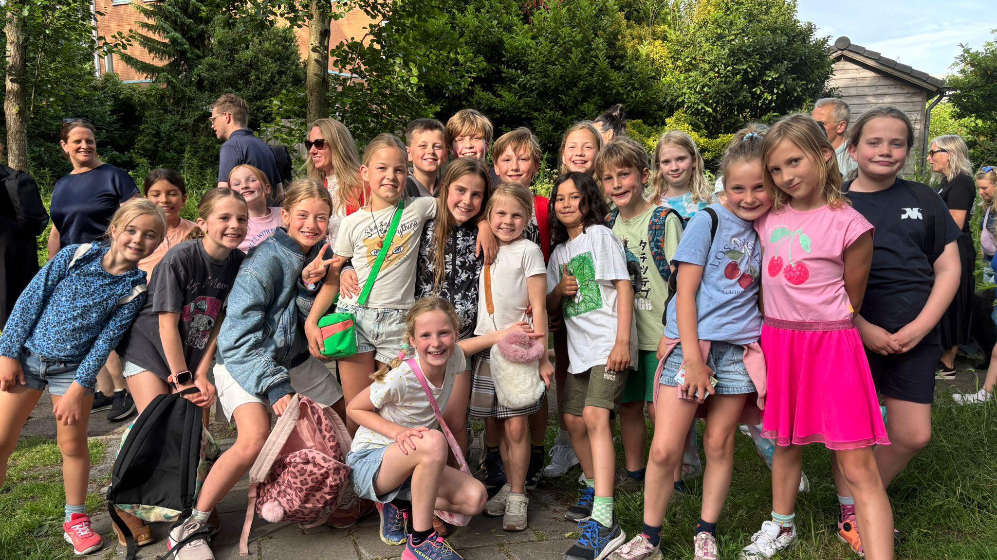 [FOTO] Rijswijkse kids wandelen de eerste dag van de Avond4Daagse 2026