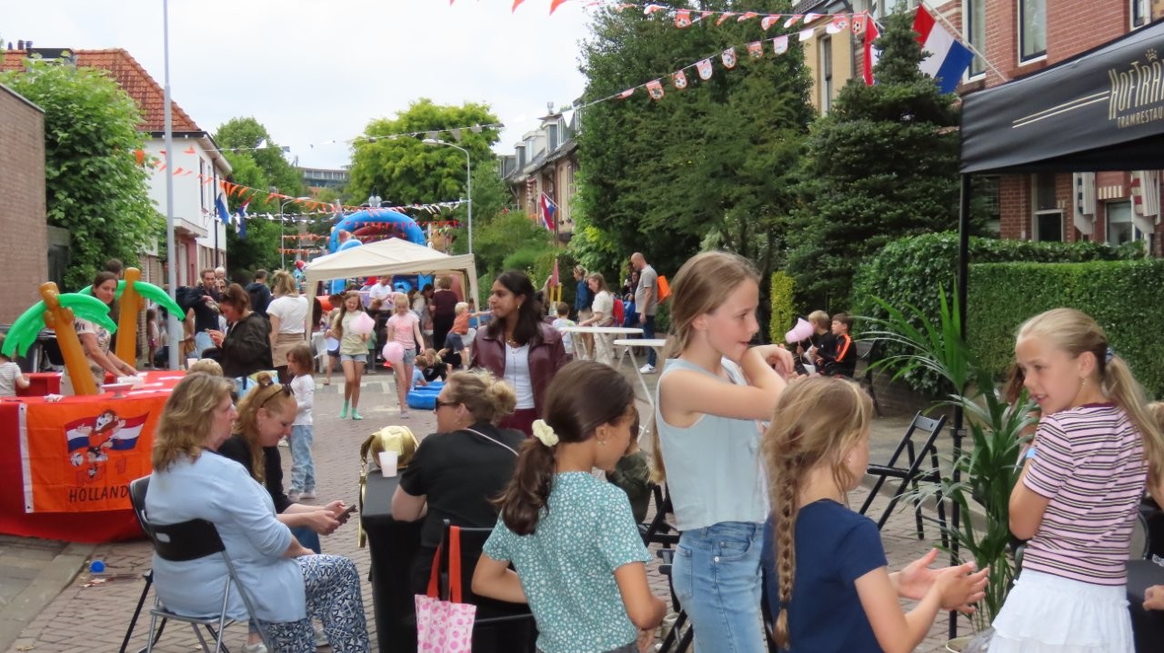 Straatspeeldag Vrijburgstraat Voorburg viert 31e editie met spel, creativiteit en buurtgezelligheid Straatspeeldag Vrijburgstraat Voorburg viert 31e editie met spel, creativiteit en buurtgezelligheid